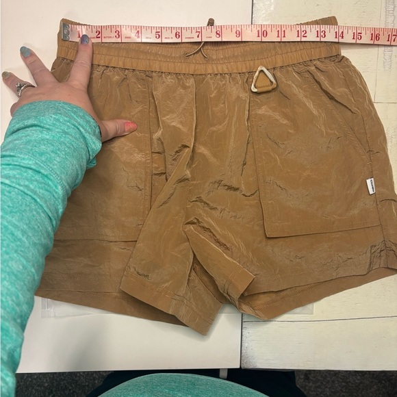 Fabletics Size Small Heights Shimmer Cargo Shorts Drawstring Elastic Waist New - Picture 3 of 5